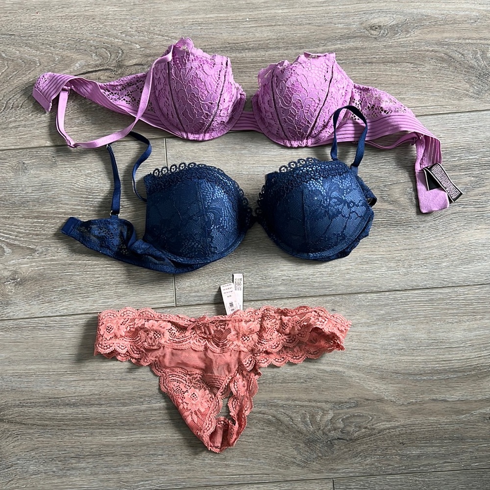 Victoria Secret - 2 bras 34/B 1 NWT Medium lace thong